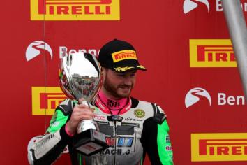 Strong finish for McManus brothers with top ten places at Brands Hatch