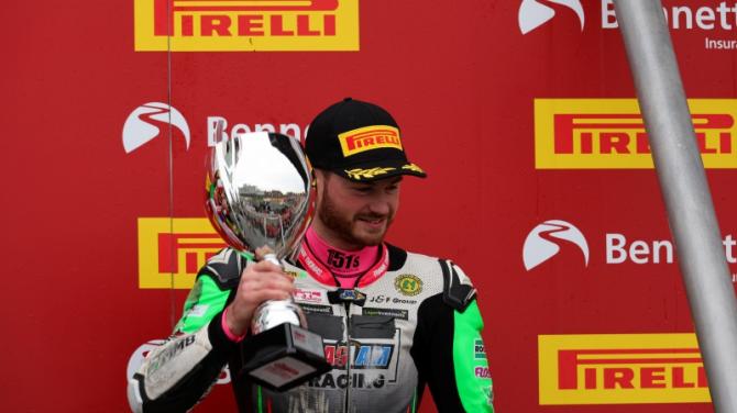 Strong finish for McManus brothers with top ten places at Brands Hatch