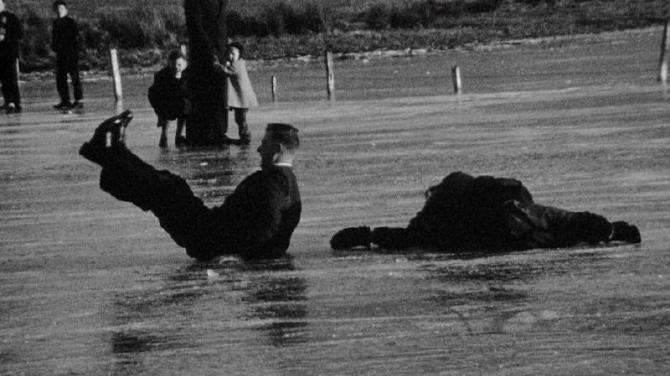 The magical days when huge crowds descended on Lough Neagh to skate!