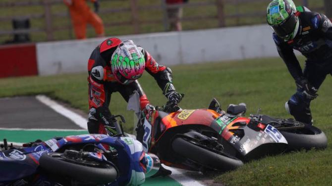 Fighting spirit shines for MMB Racing at Donington despite early misfortune