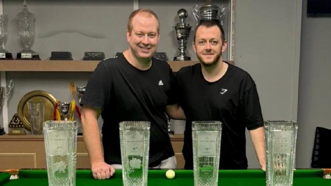 Snooker stars get the ball rolling!